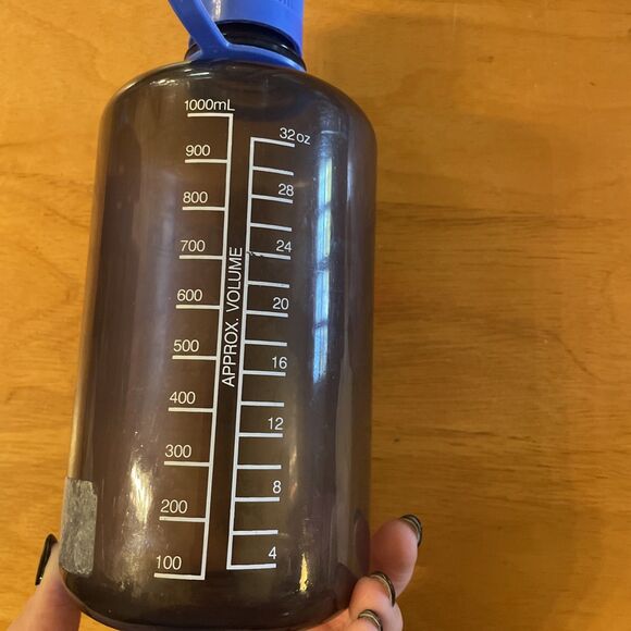 Nalgene Narrow Mouth Round Loop-Top Water Bottle - 32 oz Classic - Picture 2 of 4